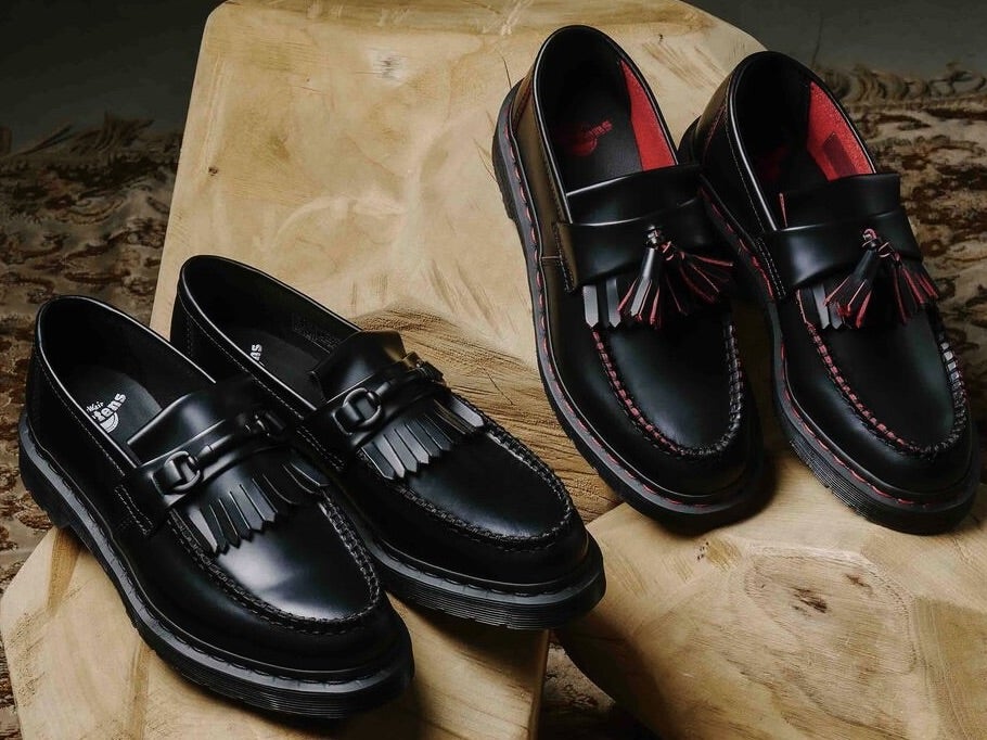 日本限定「ドクターマーチン」！定番名品の黒レザーシューズ“ADRIAN”が