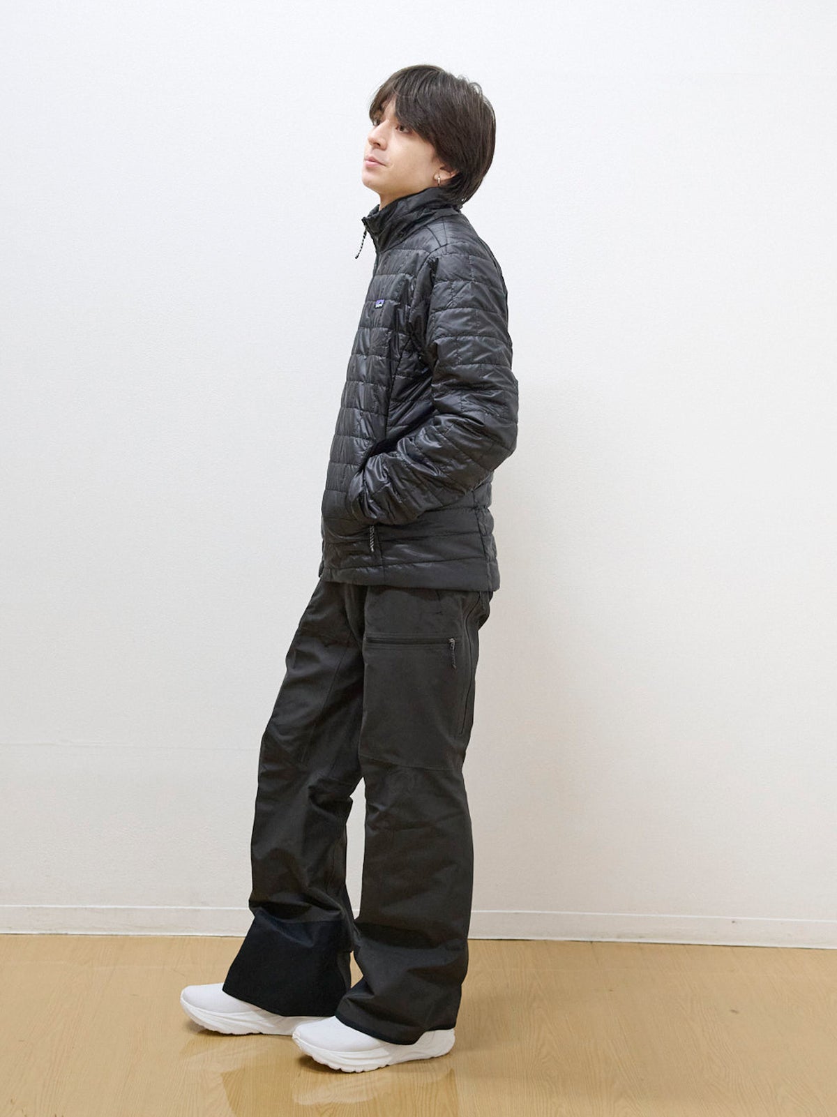 パタゴニア」の“ダウンじゃないけど最強暖かい”黒ジャケットをシェル