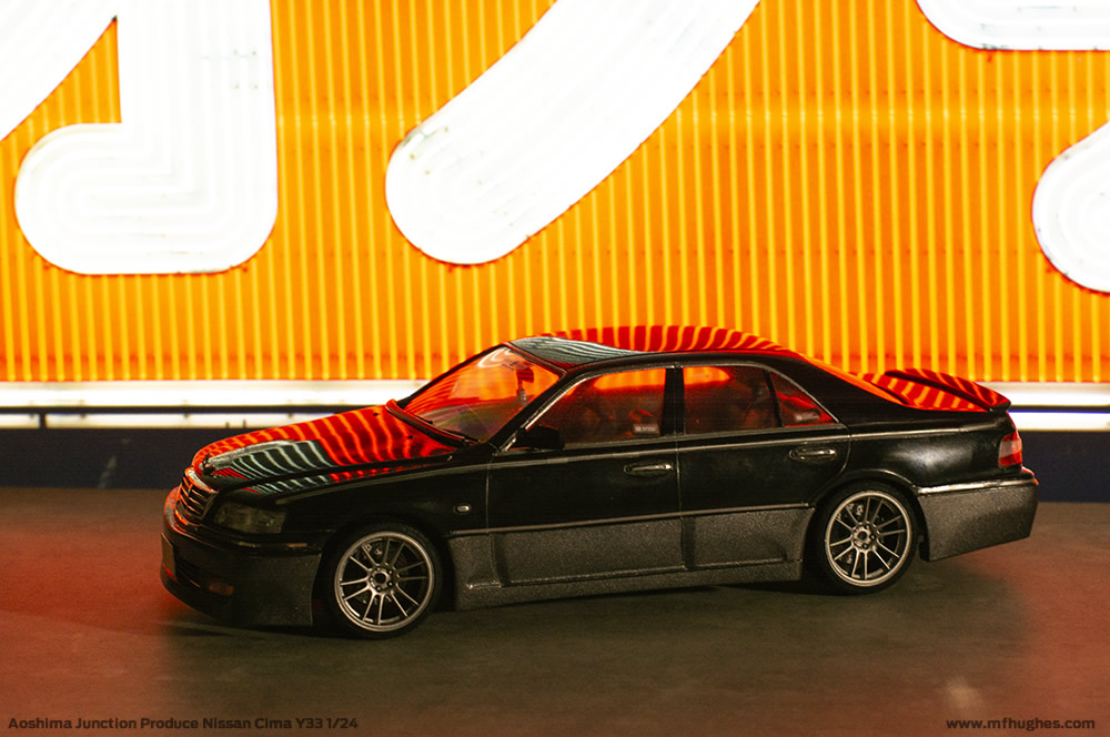 Aoshima Junction Produce Nissan Cima Y33 1/24. Photographs.