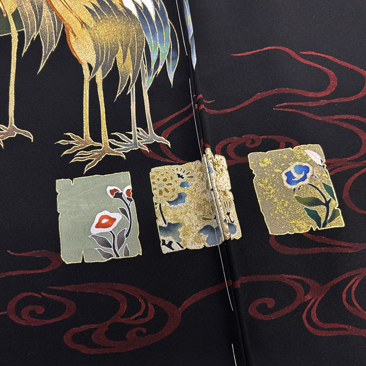 鶴が魅力的に表現された個性的な金彩黒留袖 本染め 金彩黒留袖【鶴と