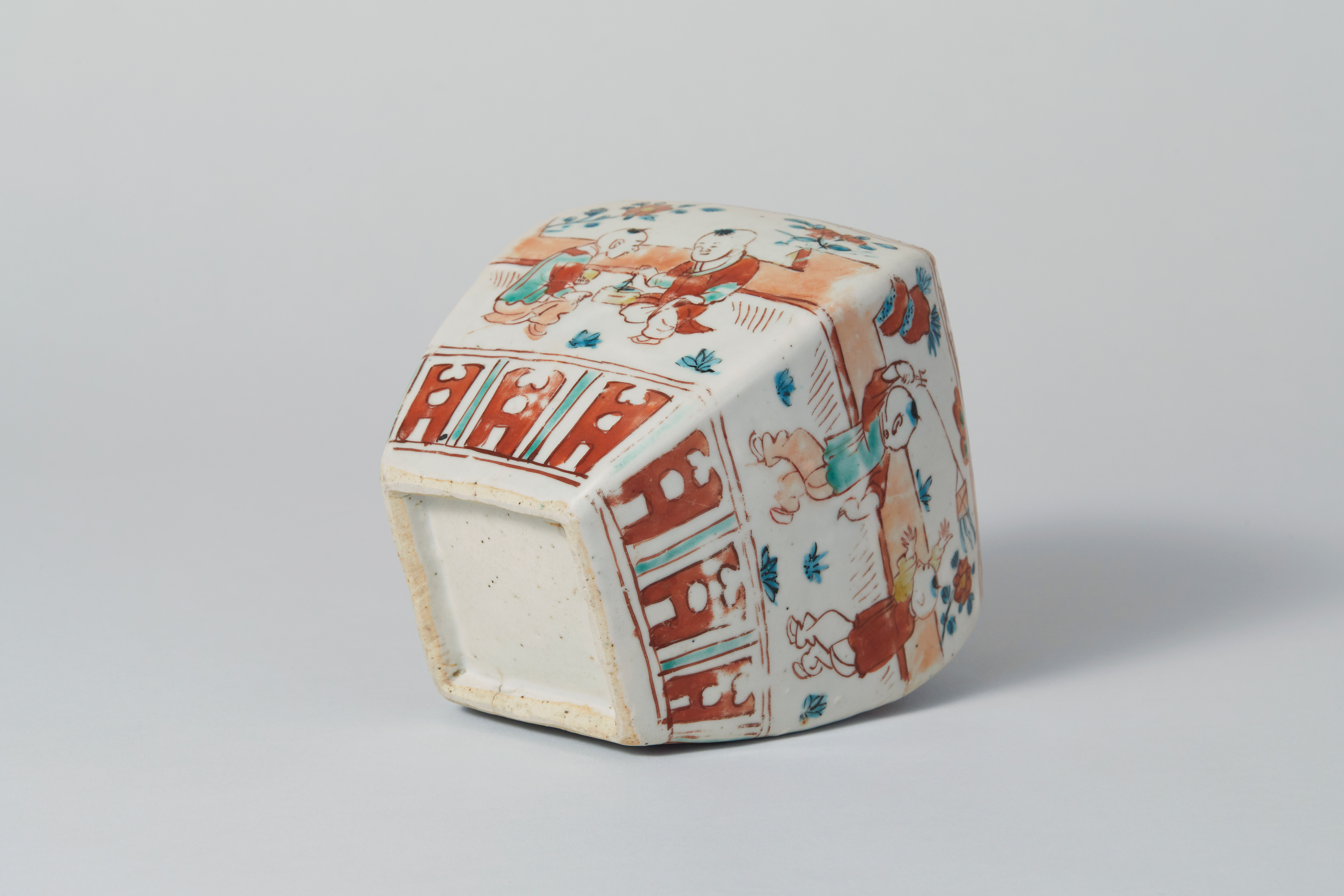 中国古美術・旧蔵の磁器・琺瑯彩粉彩鎏金瓷器筆洗・置物・書道具