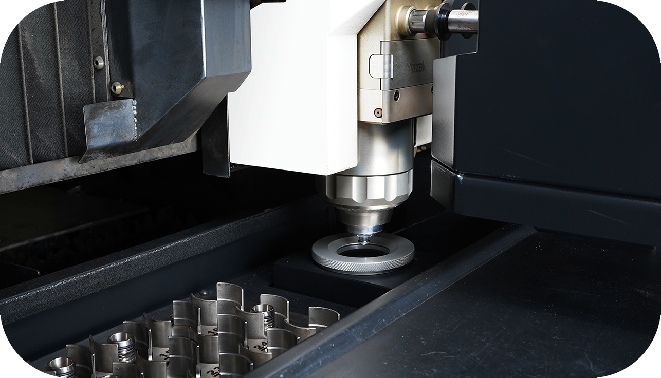 マザック」のレーザ加工機