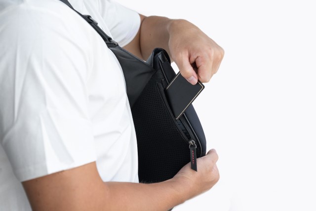 クロスボディバッグ BLACK/RED