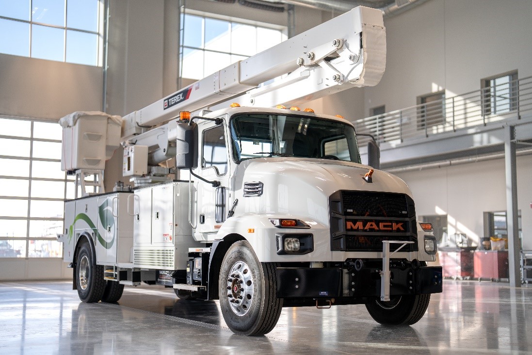 Mack Trucks Unveils Mack® MD Electric Bucket Truck for Zero Emissions