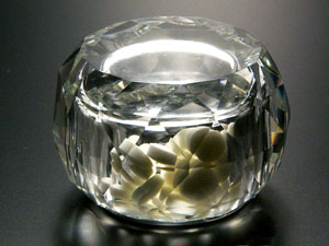 クリスタル封入オーナメント兼ペーパーウエイト（ダイレクト封入）受注