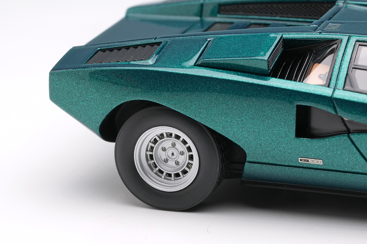 Make Up Co., Ltd. / Lamborghini Countach LP400 1974