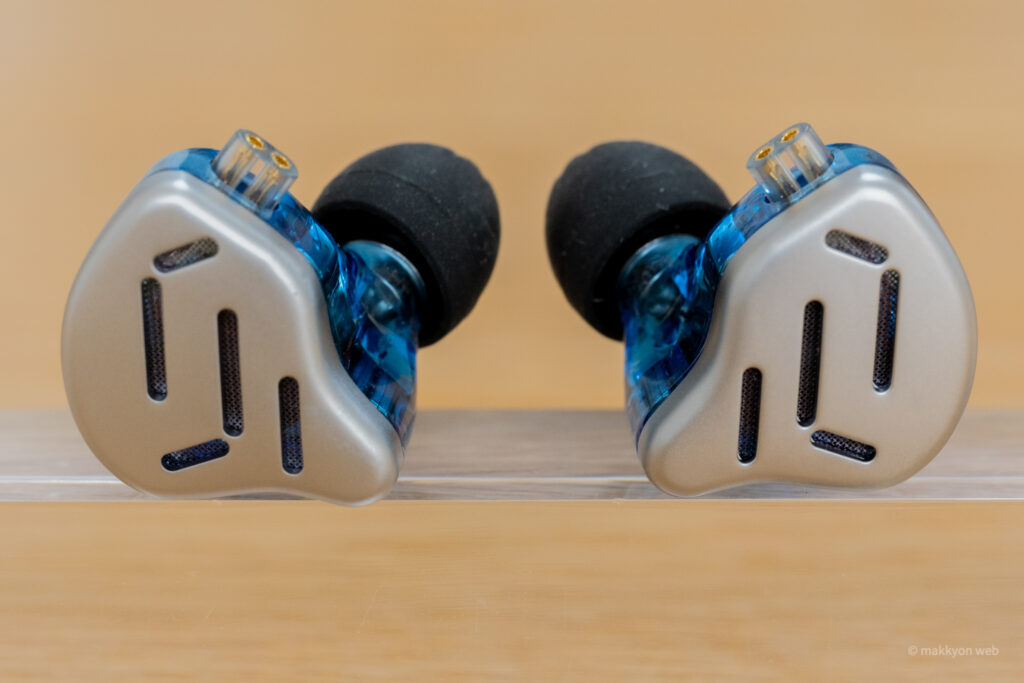 KZ ZAX レビュー／美しいハウジングにおさめられた7BA+1DDの合計16