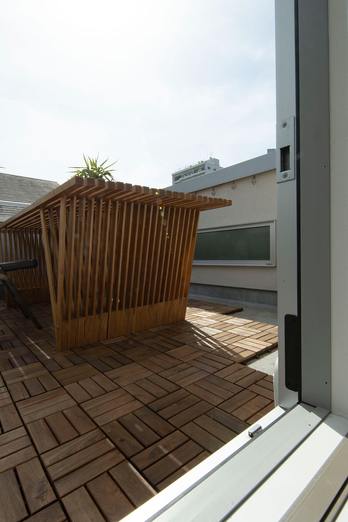 屋上テラスの木製デッキテーブル – EXA デッキテーブル – マルゲリータ