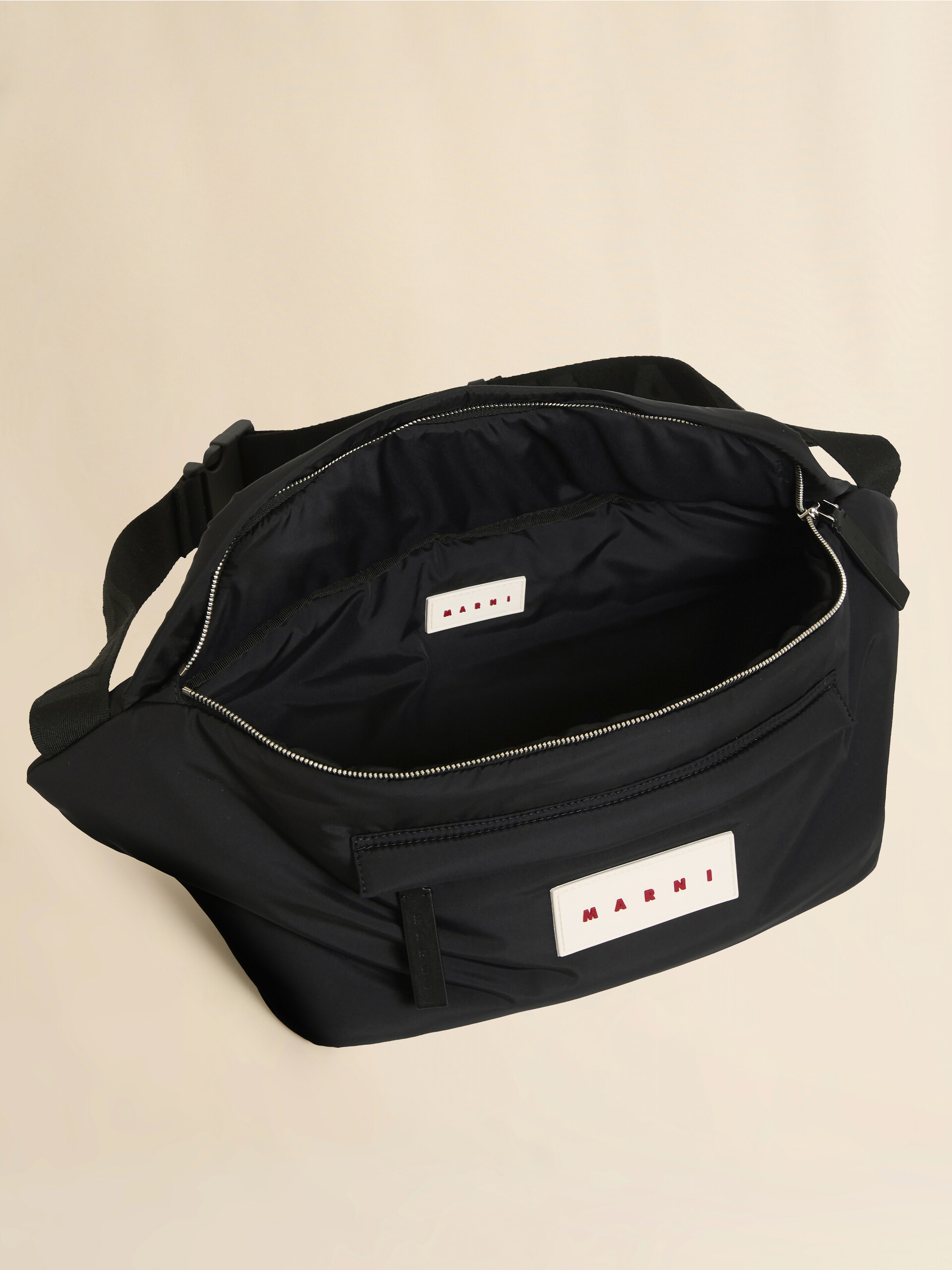 ブラックPuff ボディバッグ | Marni