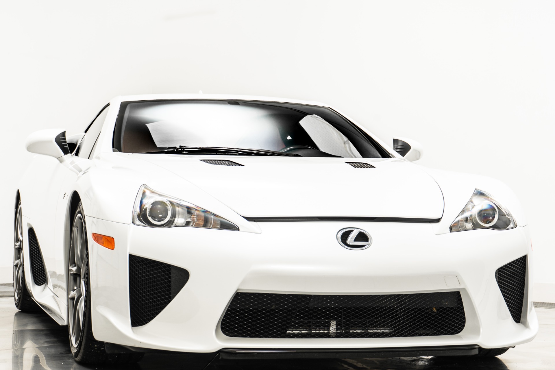 Pearl White Lexus LFA with 4.8L V10 552hp 354ft. lbs. Engine For