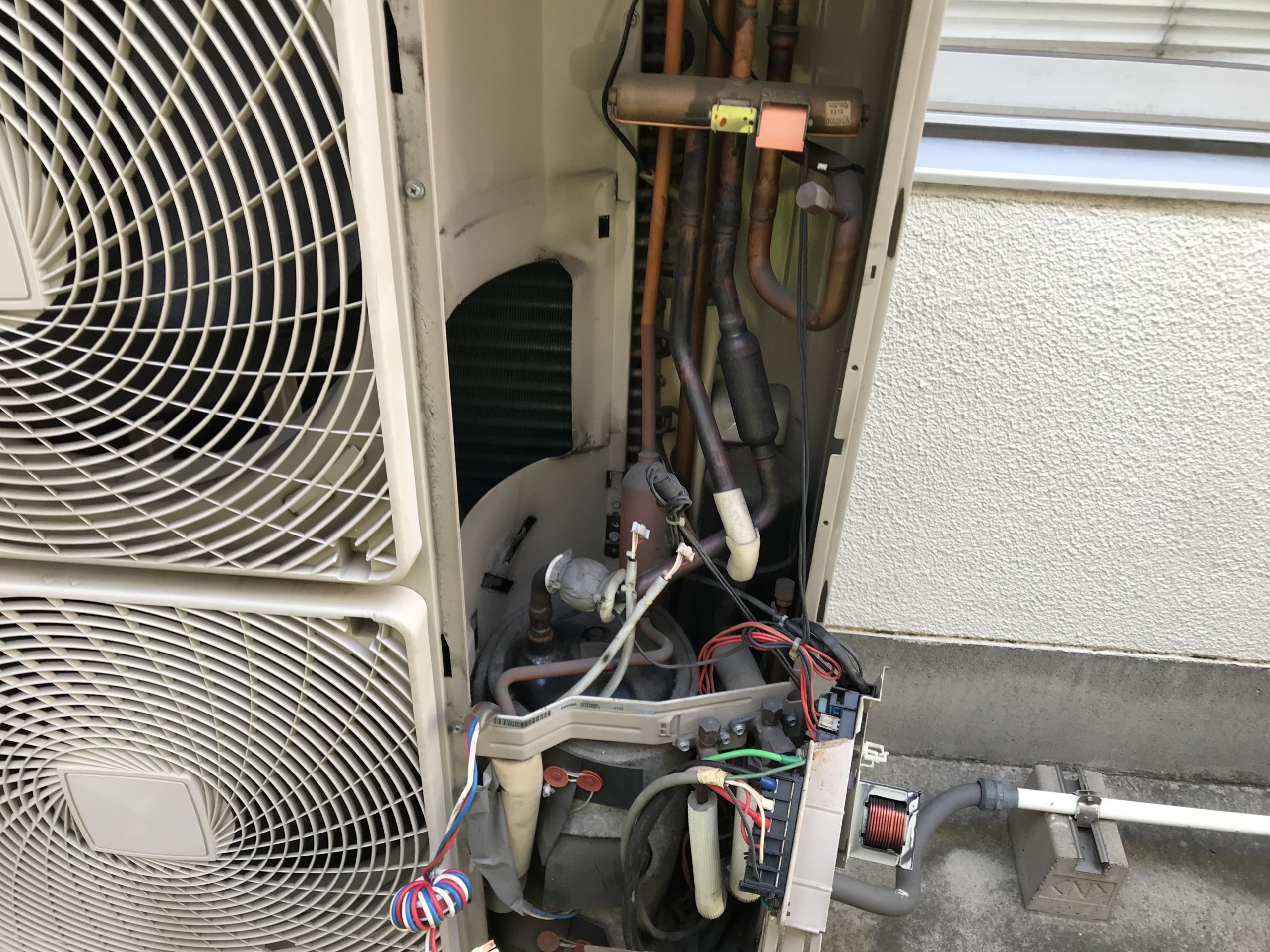 茅ケ崎消防本部食堂ダイキン エアコン修理 室外機 基板交換・ハーネス