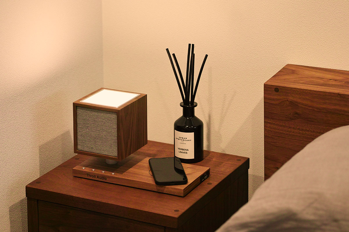 シーンに合わせたおしゃれなBluetoothスピーカーでインテリアと音を