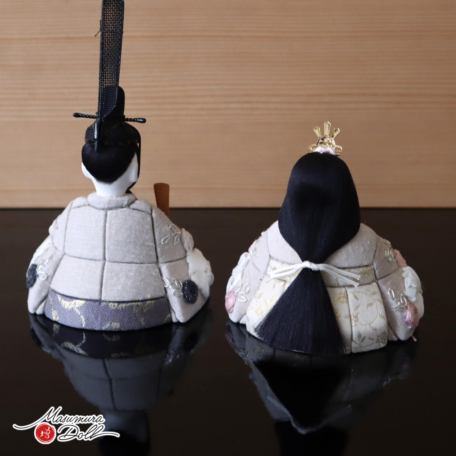 三世・金林真多呂作 正絹 本手刺繍 彩華雛 伝統的工芸品 国産杉製月飾