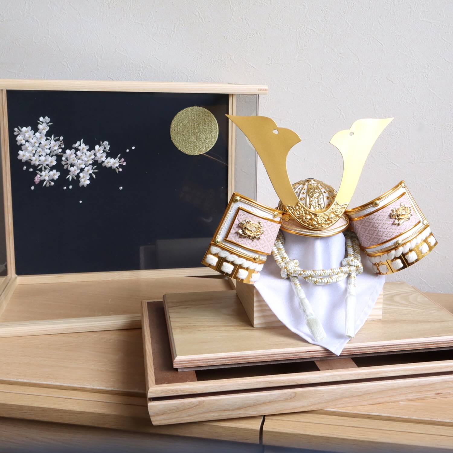 五月人形 ケース飾り 兜 選べる2種類 ☆ アクリルケース 本刺繍「月に