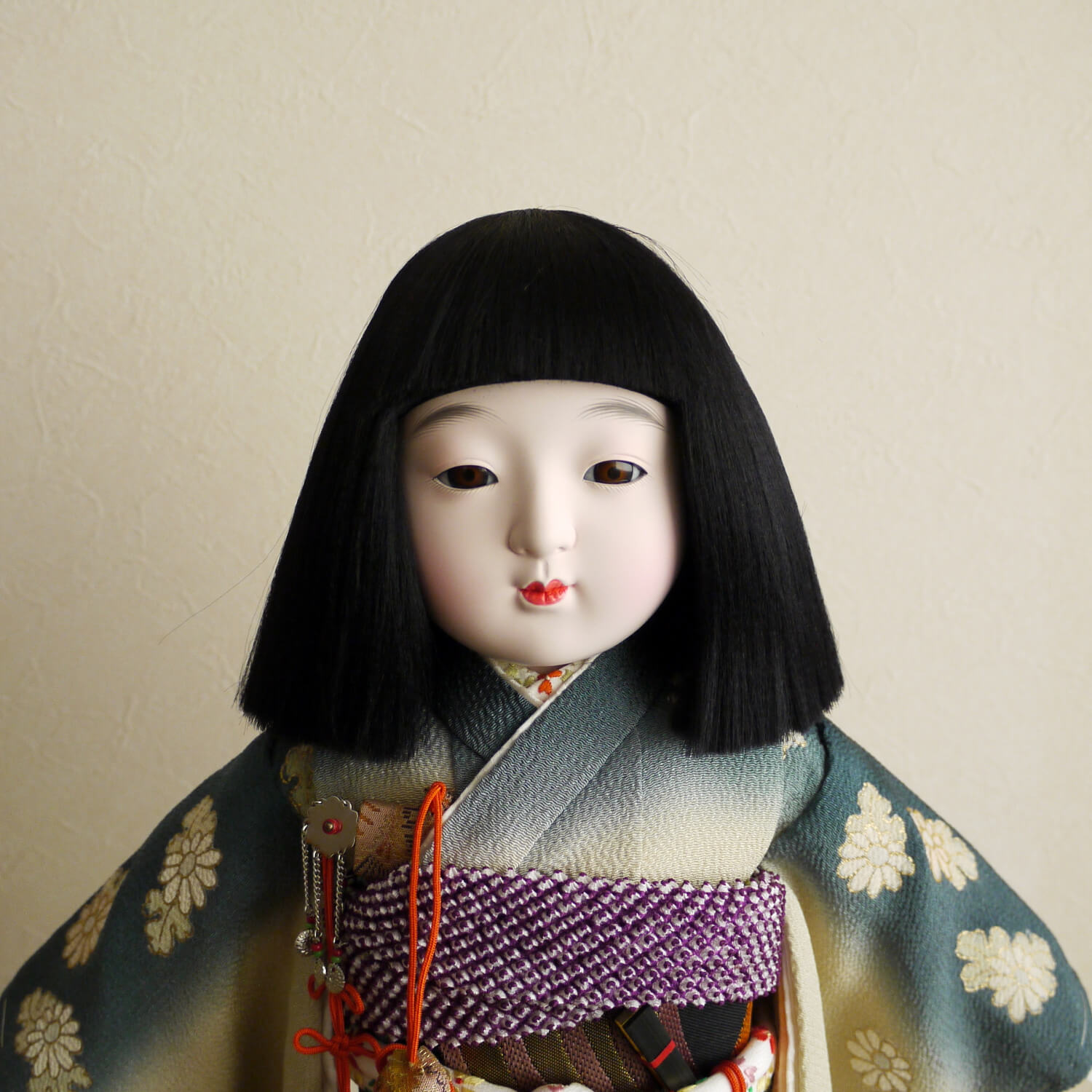 元賀章介作 12号(尺二)正絹手描 ぼかし秋草 抹茶色 台 市松人形 女の子