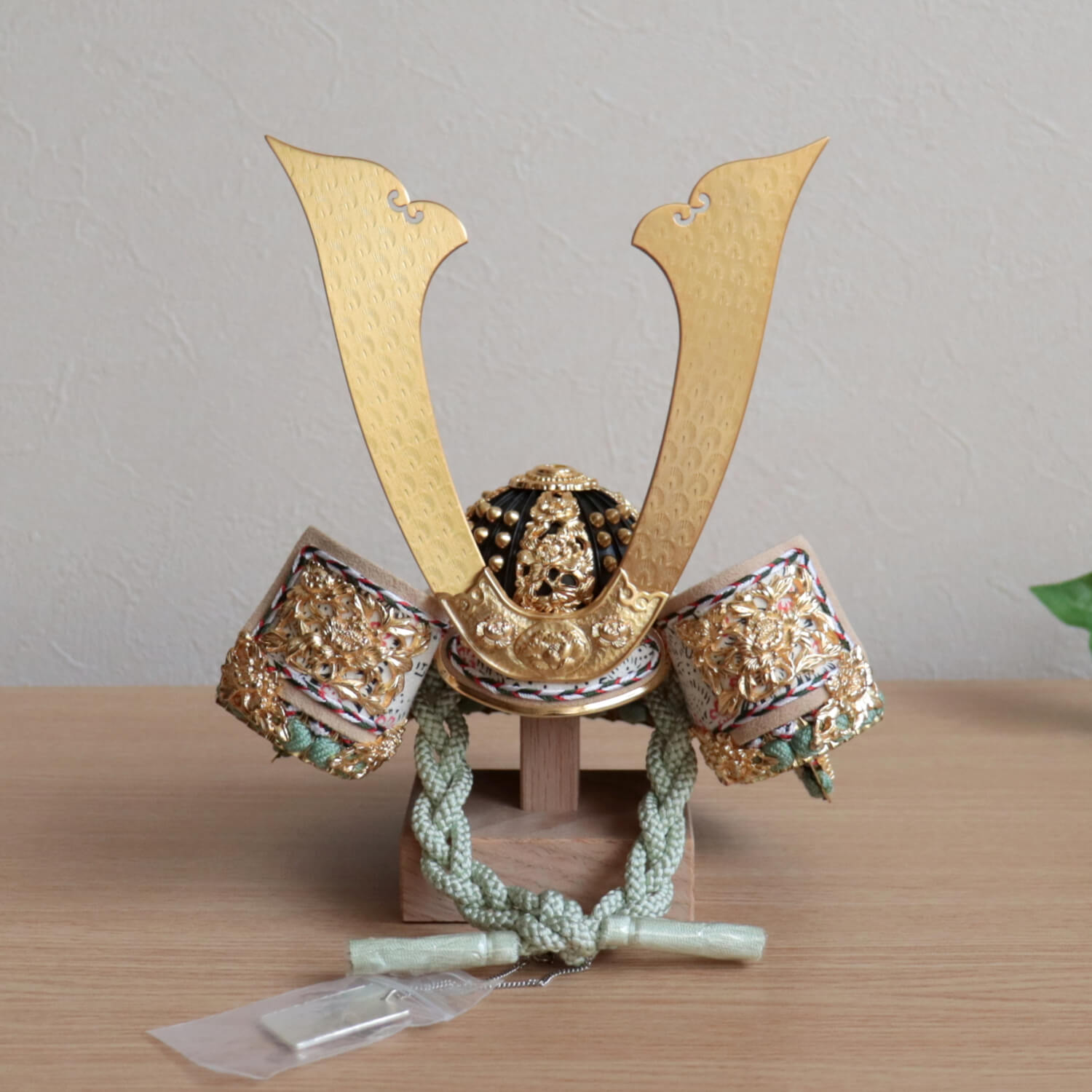 五月人形 ケース飾り 兜 京都・平安武久作 京8号 薄緑糸縅 三つ編み 本