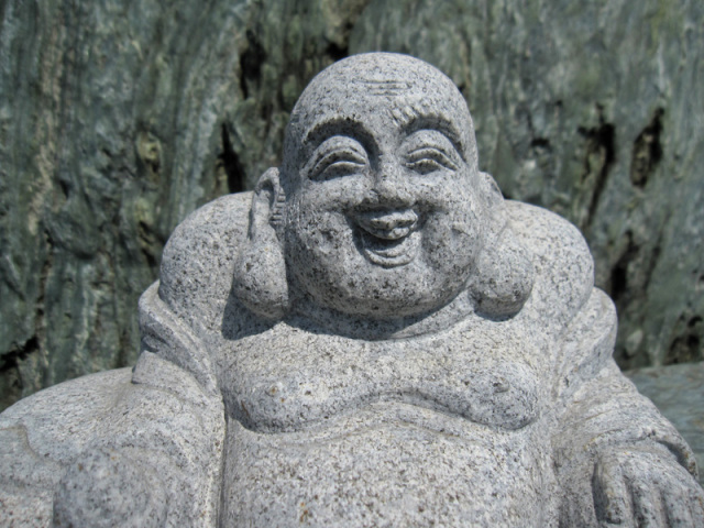 布袋の石像は、天然御影石の原石から彫り上げた石仏・仏像です。