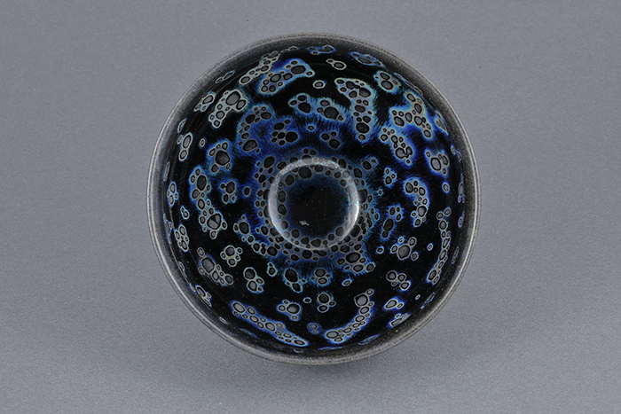 あの大人気国宝が宙に浮く!?「黒の奇跡・曜変天目の秘密」開催