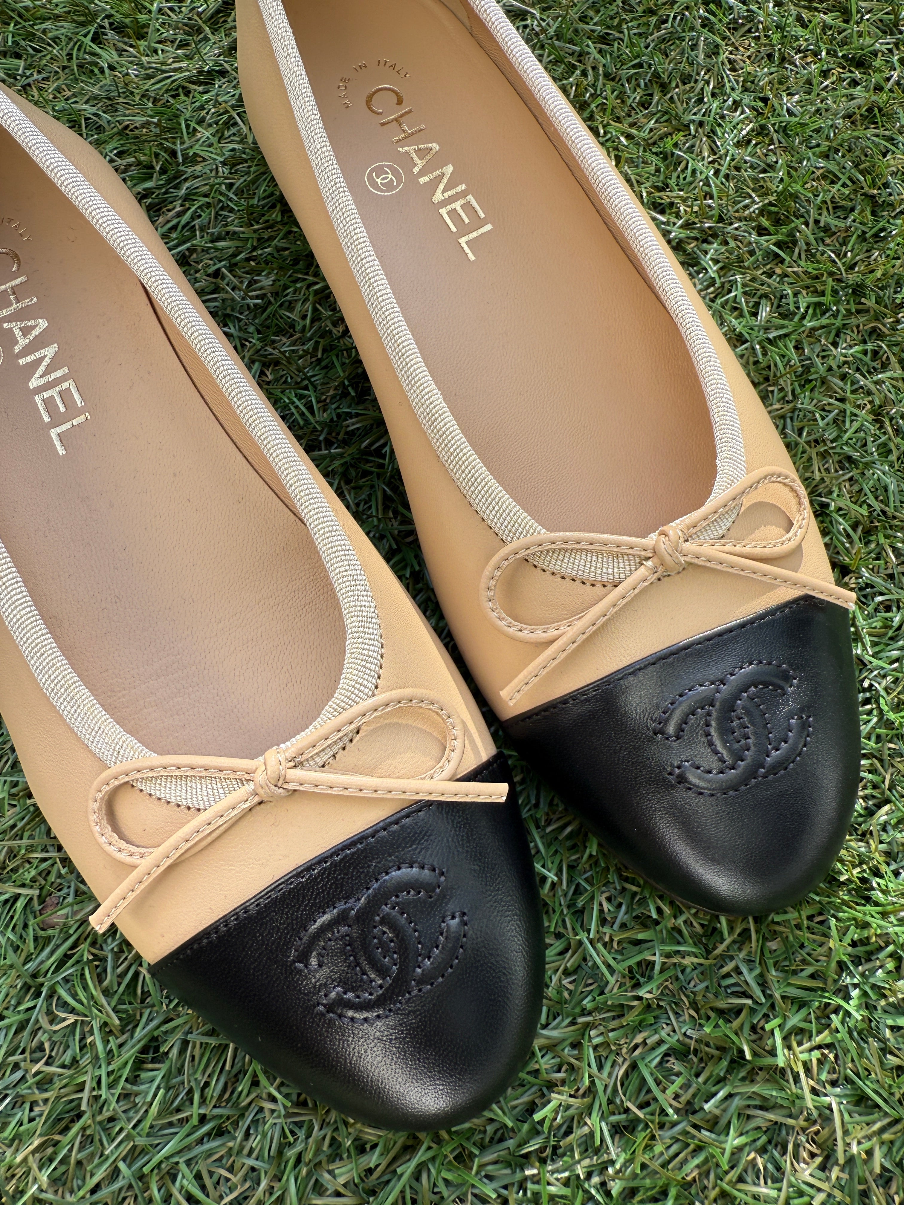 CHANEL CC LOGO BEIGE & BLACK LEATHER BALLET BALLERINA FLATS SHOES