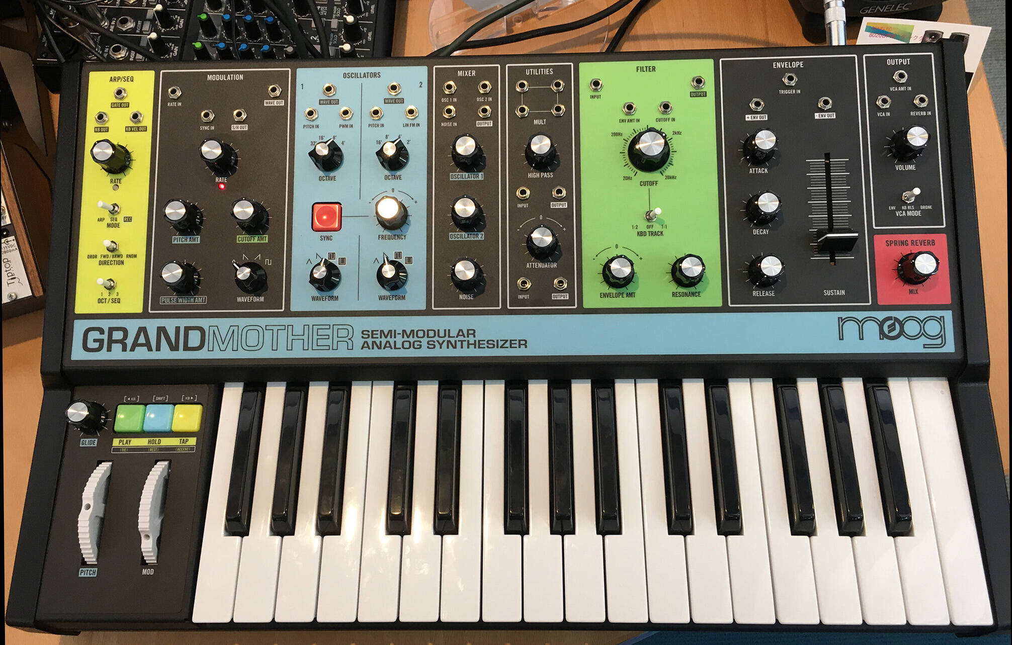 ついに展示機入荷したぜ！Moog Grandmother！！ | Rock oN Company