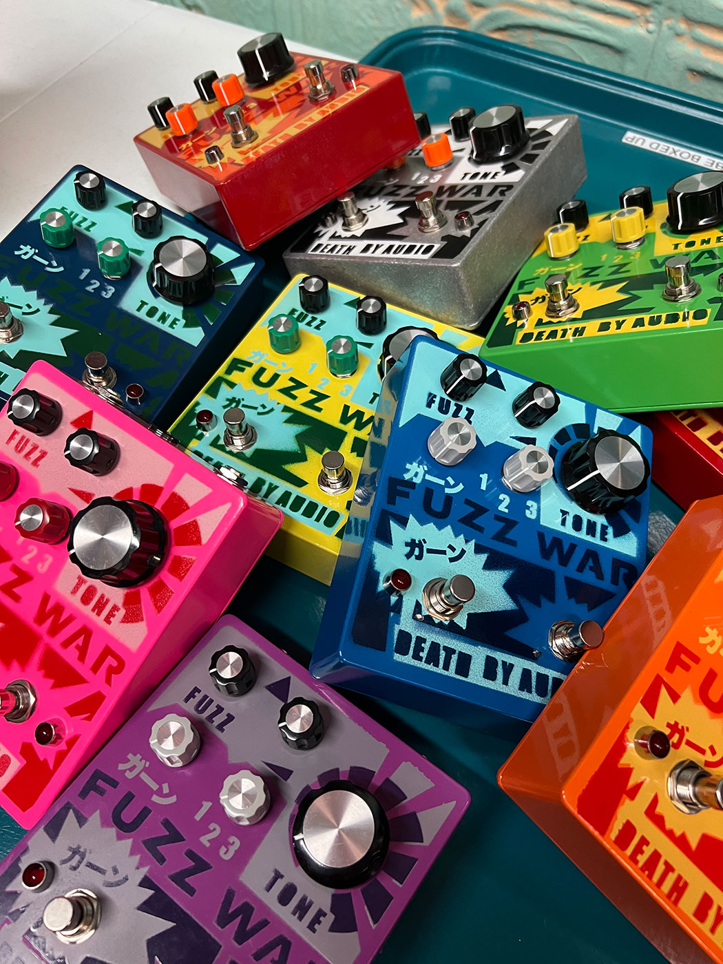 Death By Audioを象徴するFUZZ WARの日本限定スペシャルモデルが、一度