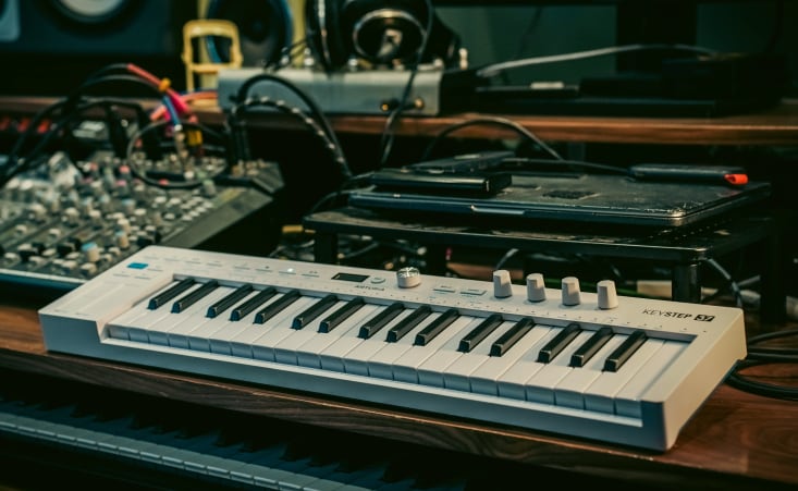 Arturiaがアップデートしたコントローラー/シーケンサー「KeyStep 37