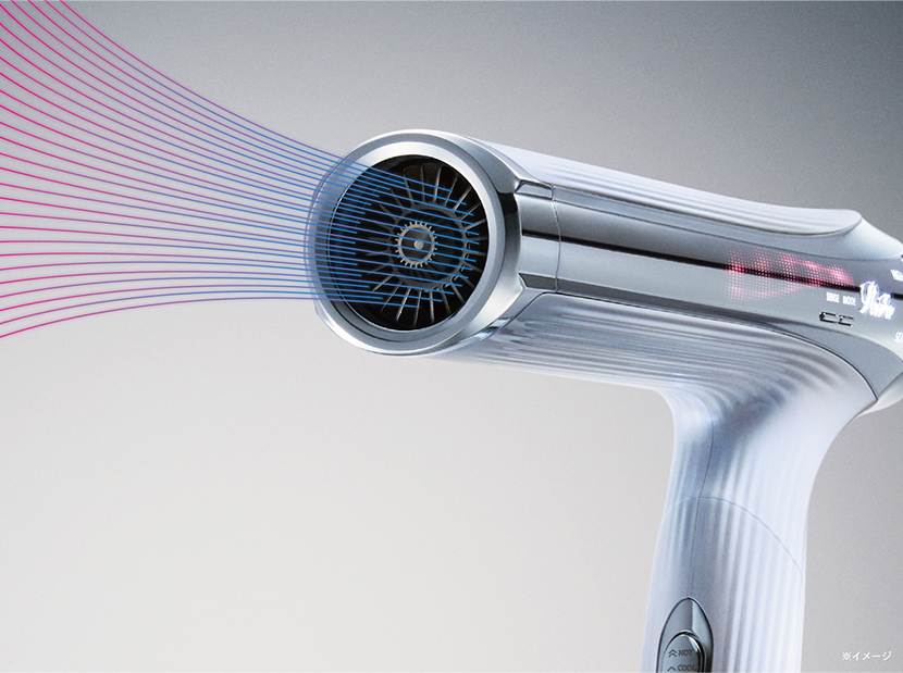 海外でも使えるマルチボルテージ仕様の ReFa BEAUTECH DRYER SMART W