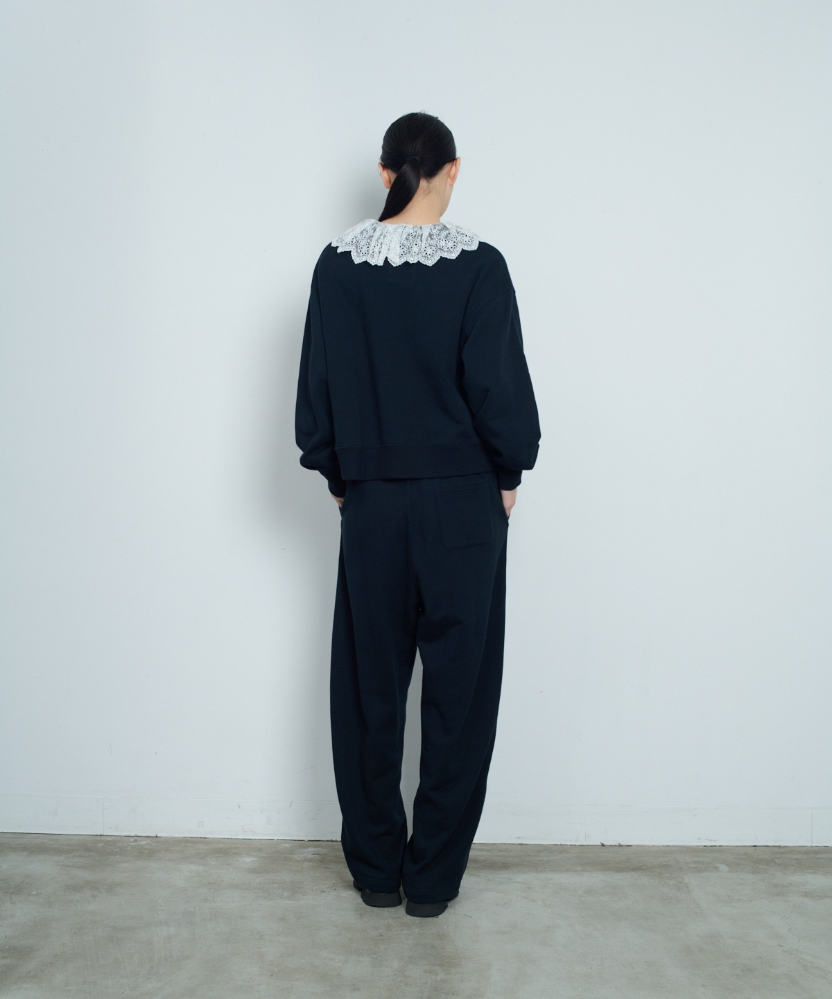 レース襟付きスウェットプルオーバー | MUVEIL Online Shop