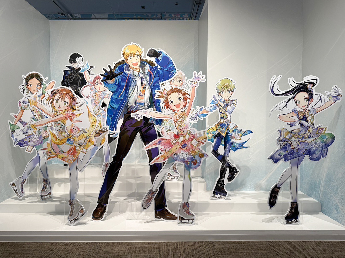 氷上の感動を銀座で ― 人気マンガ「メダリスト」の展覧会が開催