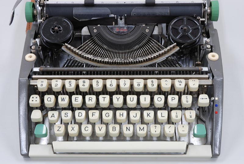 実働品 Olympia8 オリンピアタイプライター QWERTYZ配列ドイツ仕様