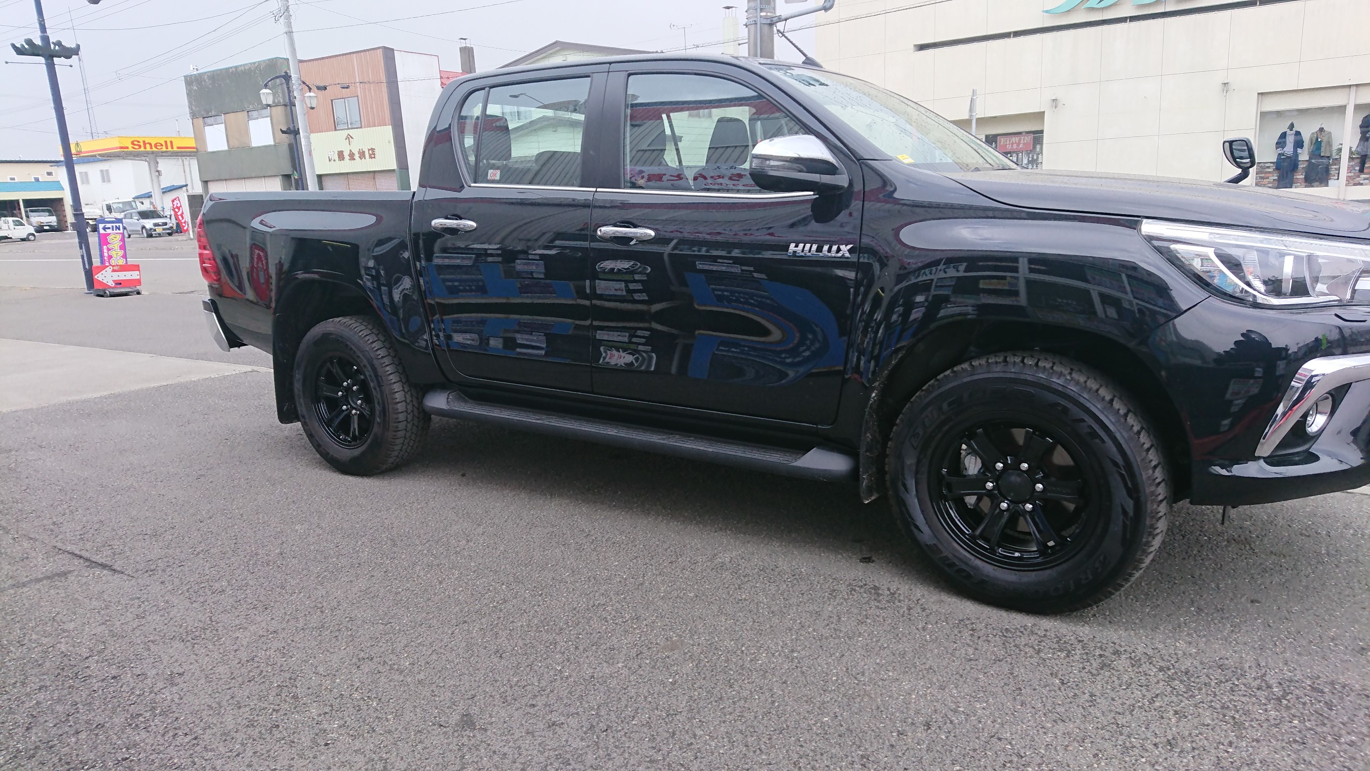 納車前にお取り付け ハイラックス スタッドレスタイヤ＆ホイール