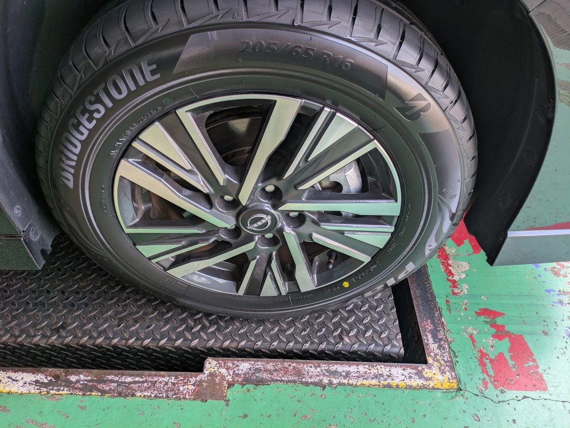 セレナ ブリヂストン PX-RV2 205/65R16 | 日産 セレナ タイヤ タイヤ