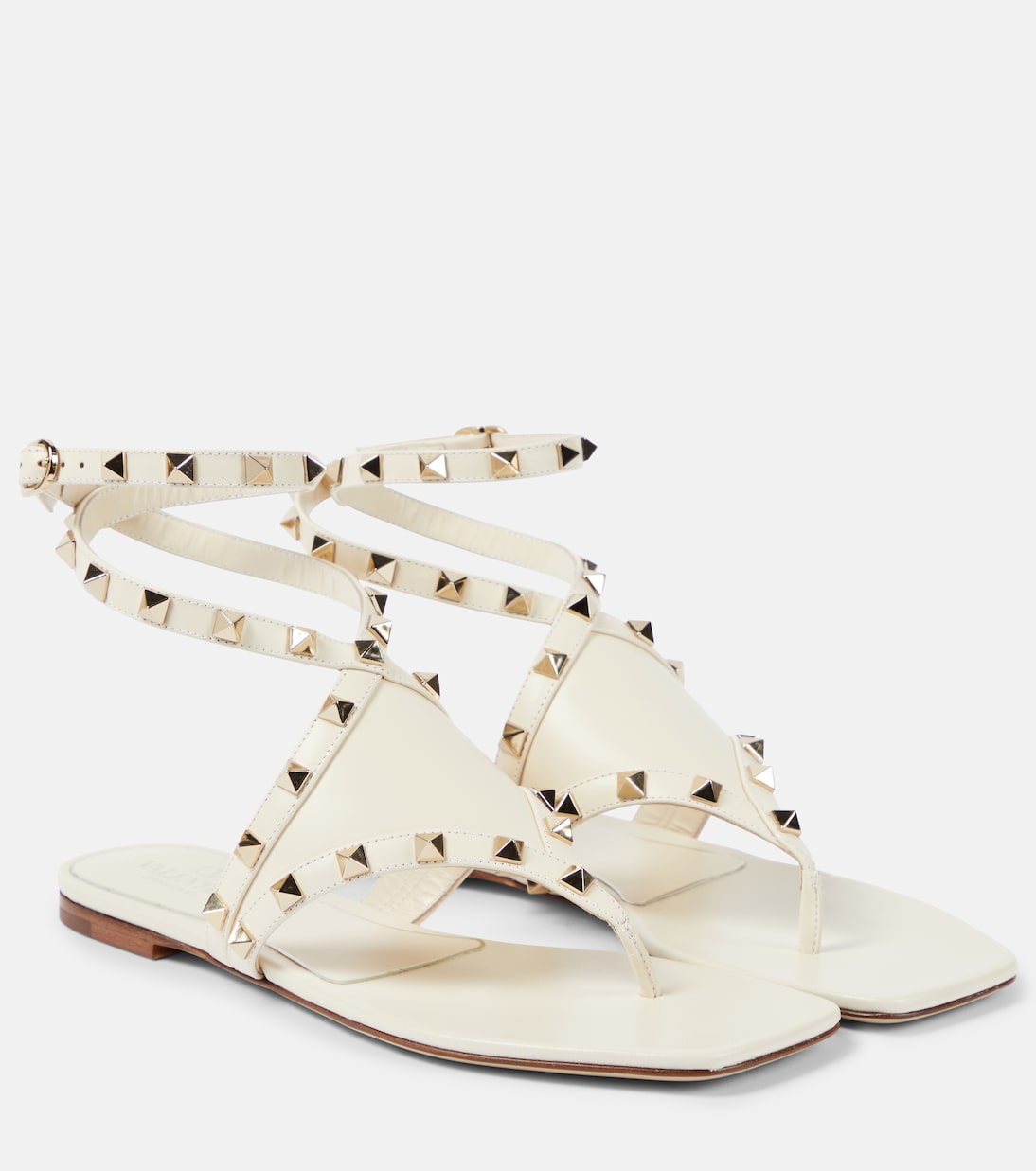 Rockstud leather thong sandals in white - Valentino Garavani