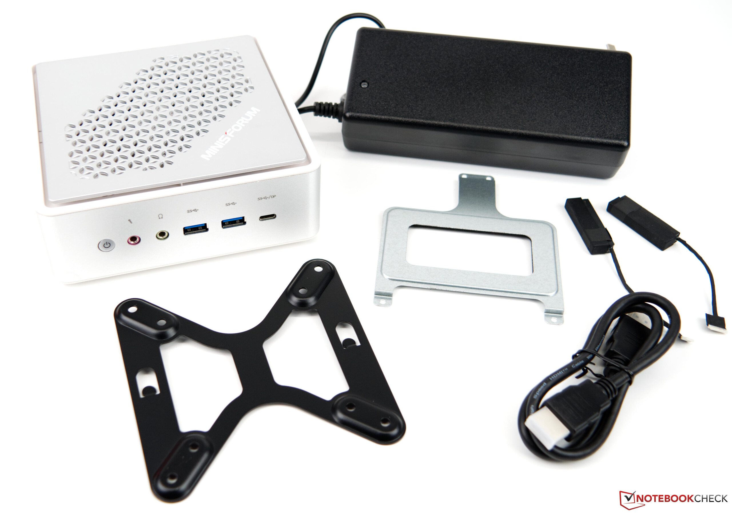 Review of the Minisforum EliteMini HM90 desktop PC with fast AMD