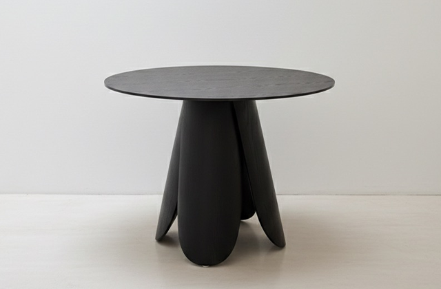 造形美が際立つ、ブラックミニマルダイニングテーブル | NOCEノーチェ