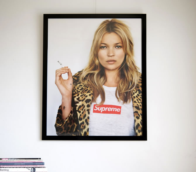 Supreme ケイトモス（Kate Moss）のポスターを販売 ー NOISEKING