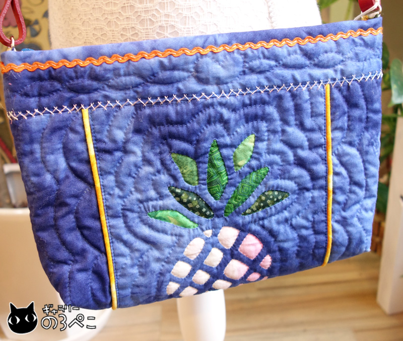 パイナップルとプルメリアのハワイアンキルトショルダーバッグ