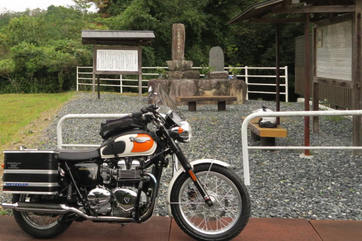 トライアンフ 空冷ボンネビルT100で定番の西へ ｜ ノースウイングJC