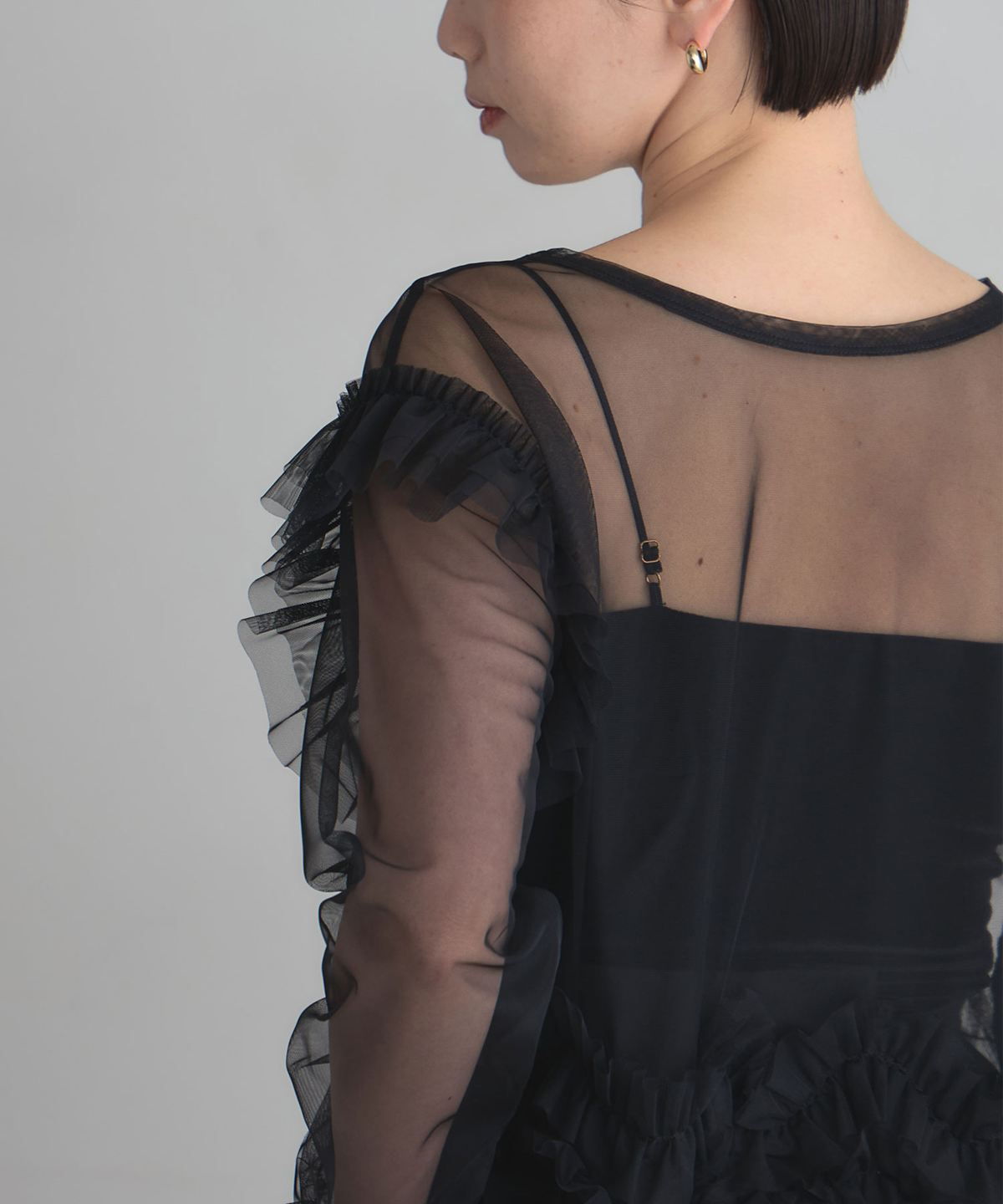 美香さん着用】前後2WAYフリルチュールシアートップス