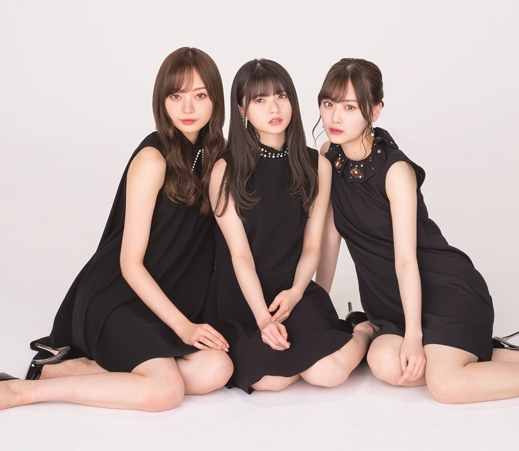 乃木坂・齋藤、山下、梅澤が素足の黒ワンピ姿を披露｜NEWSポストセブン