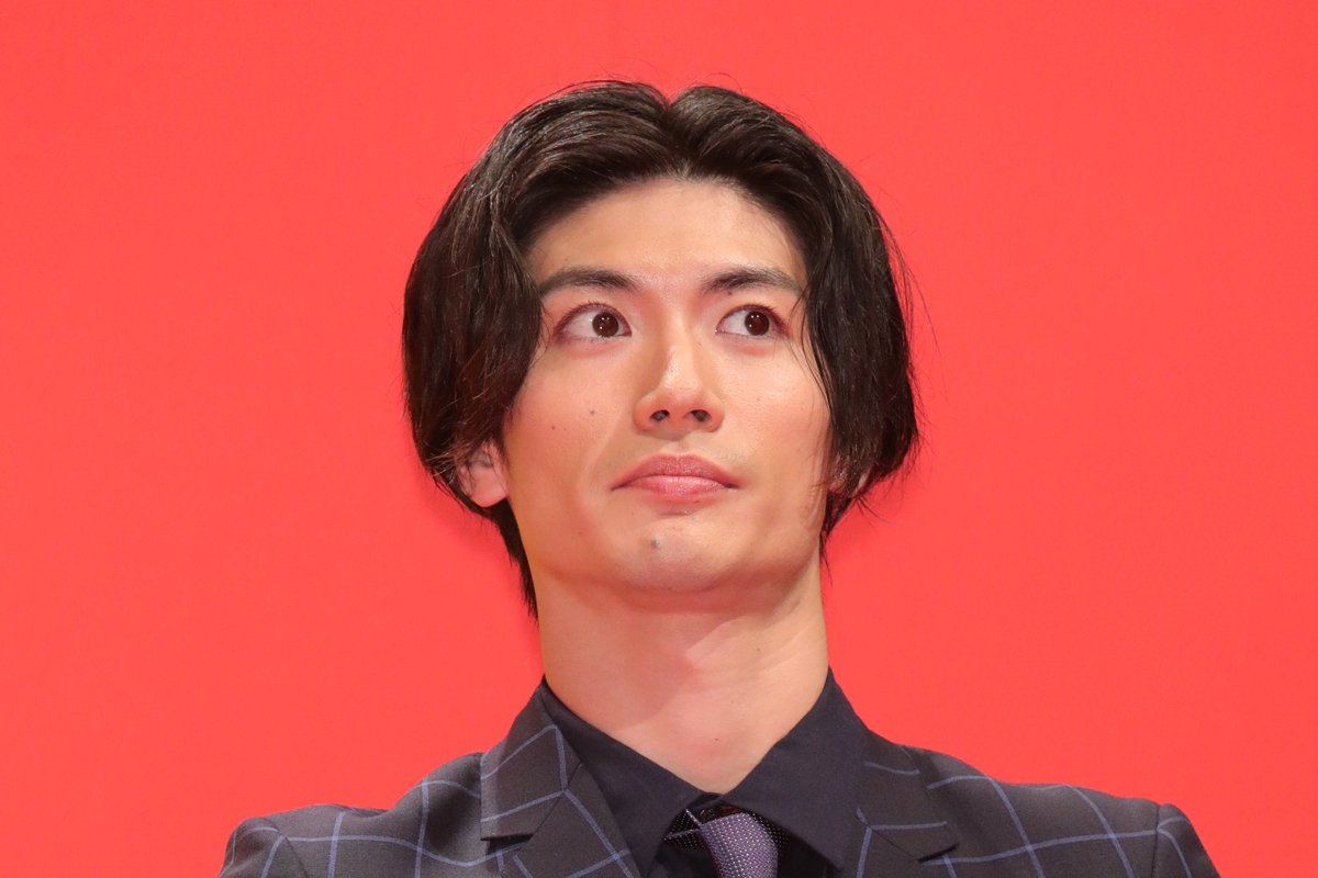 三浦春馬さん、恩師の著書“恋の記述”にファン反発 著者は「暴露本では