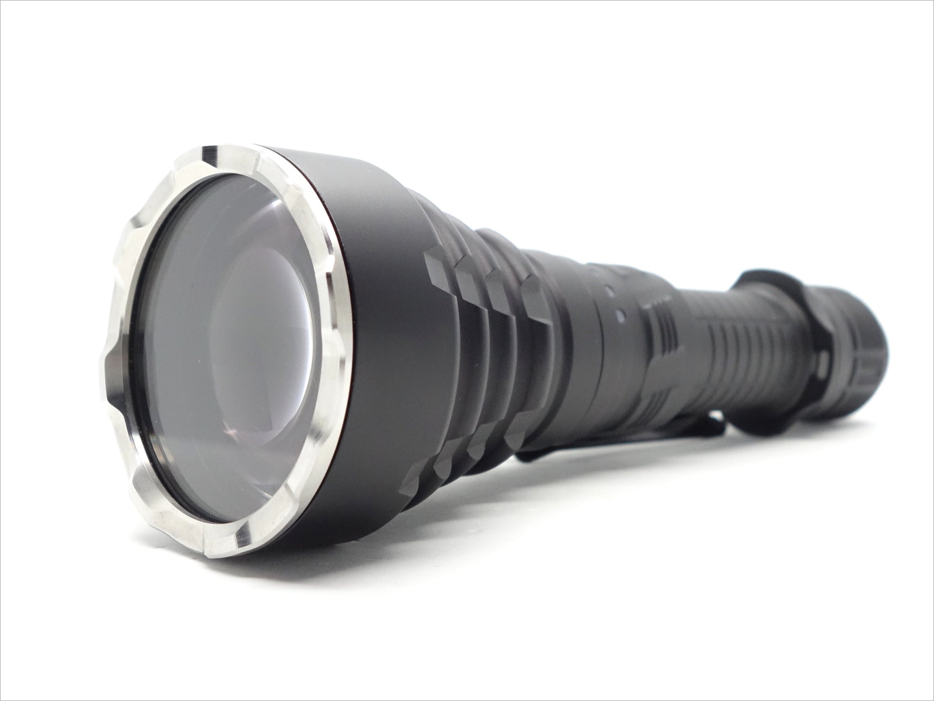 NLIGHTD LZ1 600lm 2800m Zoom 21700 LEP Flashlight – Nealsgadgets
