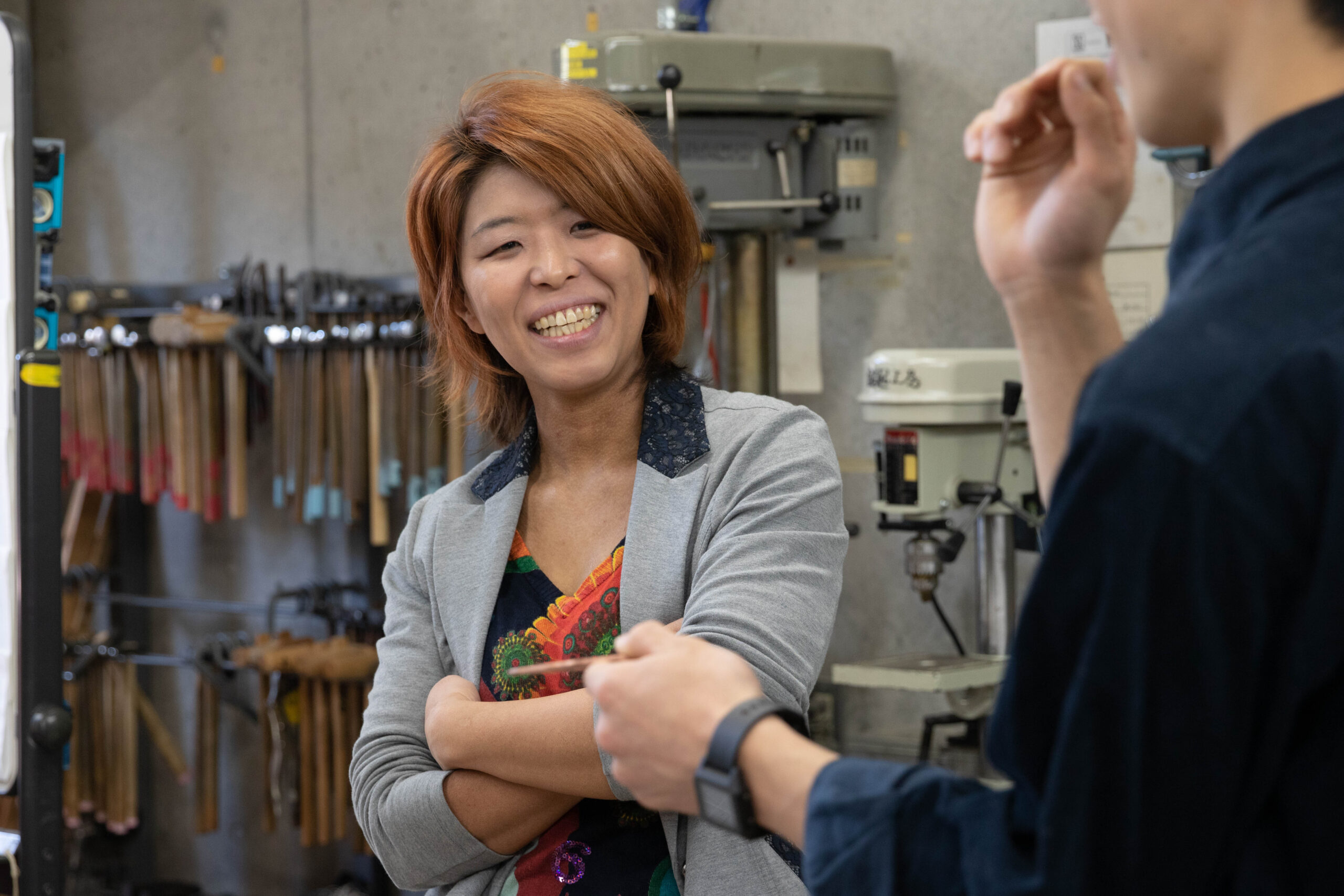 金属の原子を動かす、「鍛金」という金属造形 | NID Focus | 公立大学