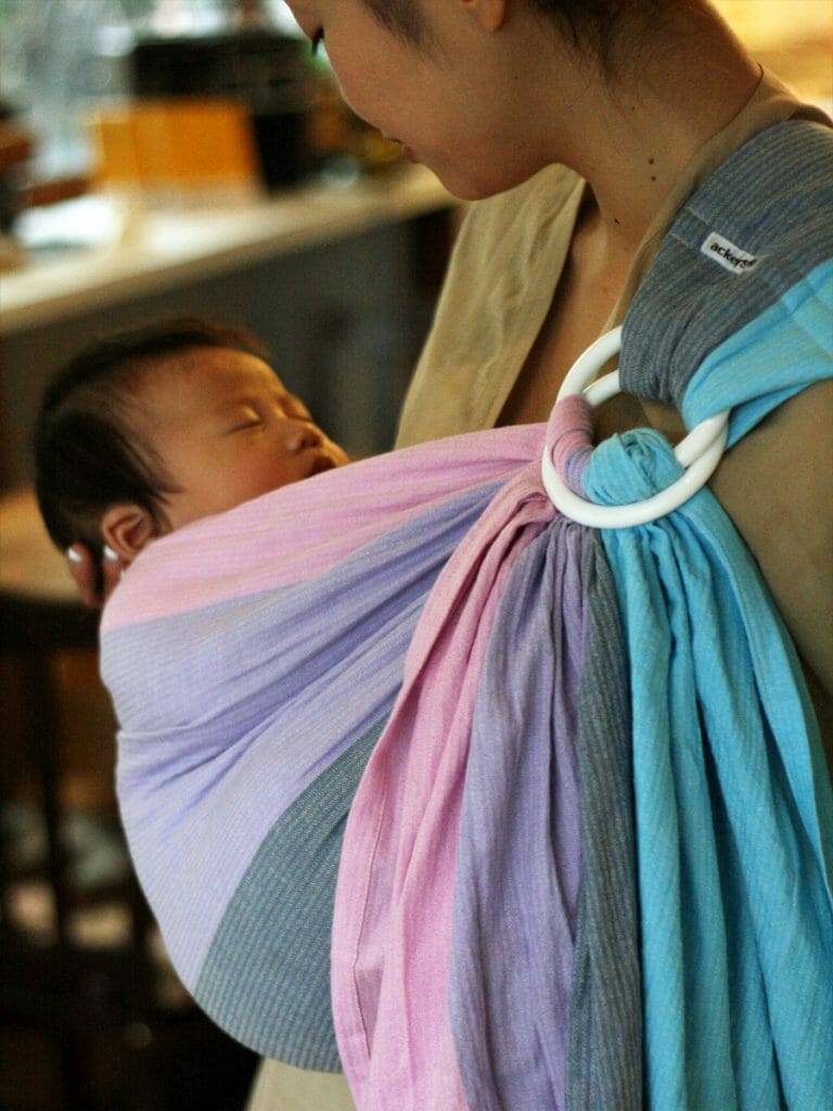 ベビースリングとは？抱っこ紐との違い | スリングならnicoBaby【公式】
