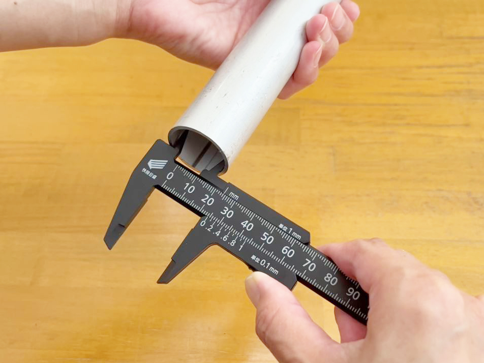 製品情報｜プラスチックノギス 快段目盛 軽快 100mm｜新潟精機株式会社