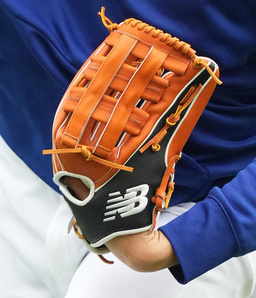 大谷翔平が試合前にキャッチボール 外野手用グラブは術後初 3月25日に