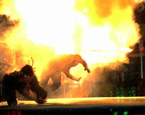 電流爆破8人デスマッチ】クロちゃん、大仁田厚らに敗れる／写真特集