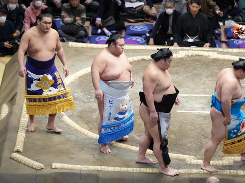 白星発進の大関貴景勝 土俵入りでは「ジェラート ピケ」のかわいすぎる