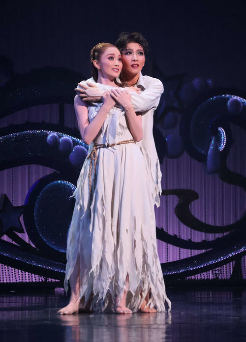 宝塚】星組トップ礼真琴が“最低”総理に「記憶にございません！」舞台化