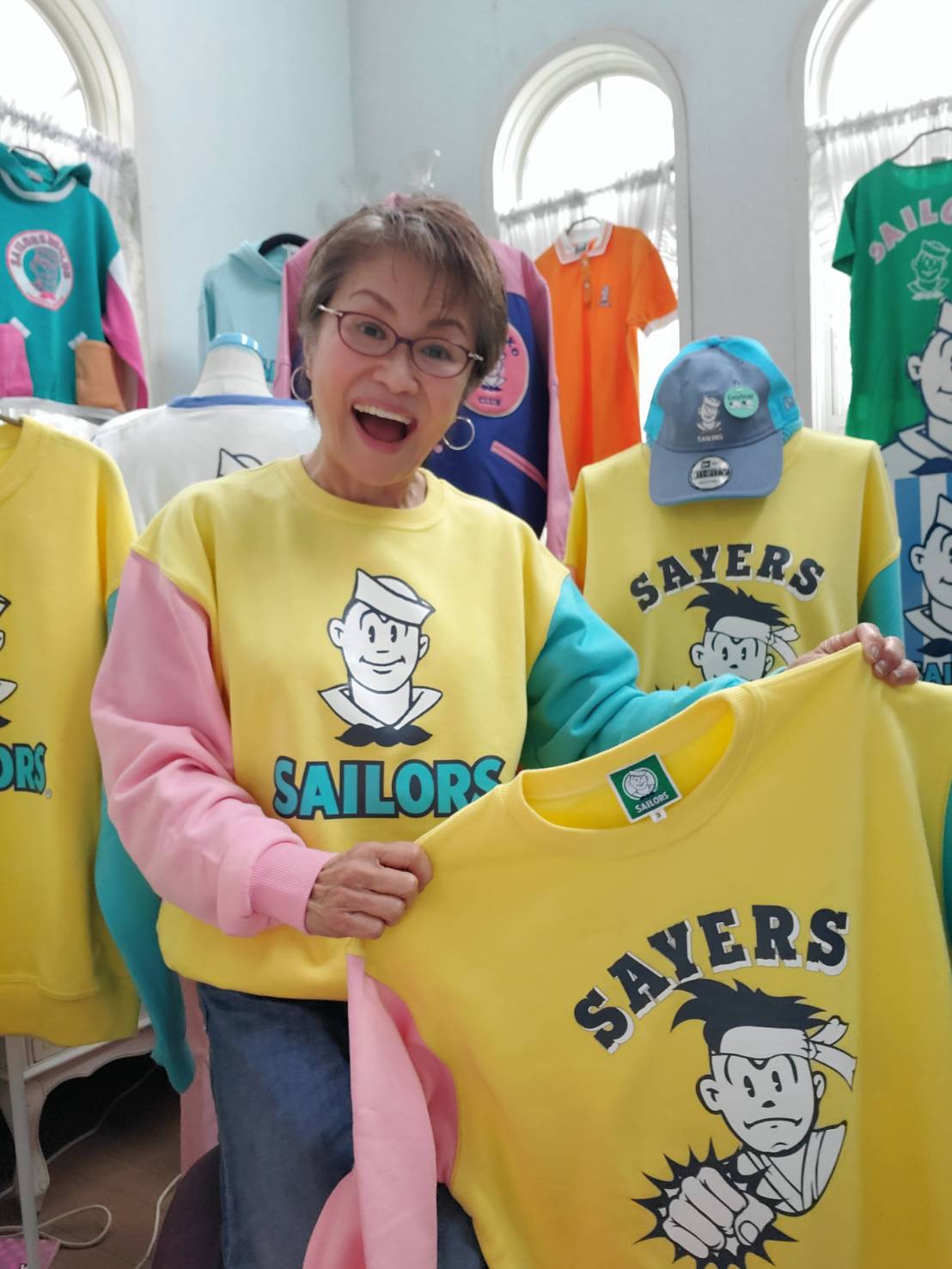 不適切な」セーラーズとセイヤーズのコラボトレーナー2種販売決定 劇